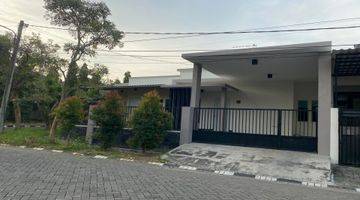 Gambar 1 Rumah Asri Siap Huni Pojokan Babatan Pratama Lokasi Istimewa