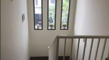 Gambar 4 Dijual Rumah 2 Lantai Dalam Townhouse  Harga Menarik