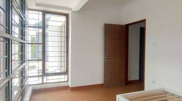 Gambar 5 Dijual Rumah Emerald 2 Lantai Sudah Renovasi Semi Furnished