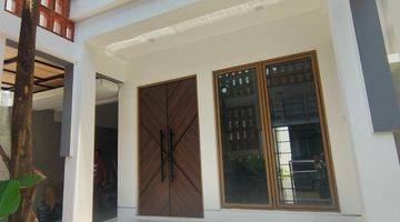 Gambar 3 Dijual Rumah Emerald 2 Lantai Sudah Renovasi Semi Furnished