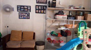ruang keluarga rumah bagus unfurnished shm di