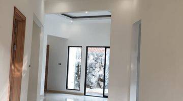 ruang keluarga rumah bagus unfurnished shm di