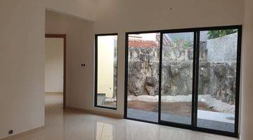 ruang keluarga rumah bagus unfurnished shm di