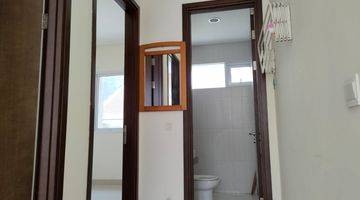 kamar mandi rumah bagus semi furnished di