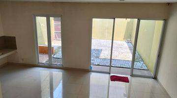 ruang keluarga rumah bagus semi furnished di