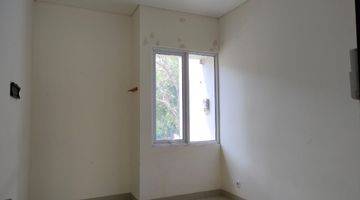 kamar tidur rumah bagus semi furnished di
