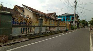 tampak depan tanah dan bangunan di banyuanyar