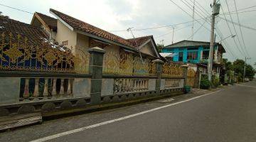 tampak depan tanah dan bangunan di banyuanyar