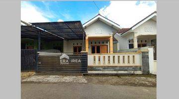 tampak depan rumah cluster di bu di