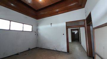 ruang tamu rumah tengah kota di punggawan