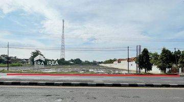 tampak depan tanah pinggir jalan raya di