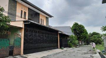tampak depan rumah 2lantai di mojosongo jebres