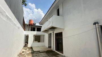 Gambar 2 Rumah 2 lantai di kawasan elite Cipete