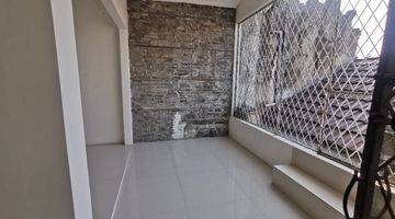 Gambar 2 Dijual rumah di taman Kopo indah 2 semi furnish