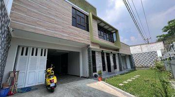 Gambar 1 Dijual Rumah 3 Lantai Main Road Lokasi Strategis 