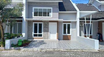 tampak depan rumah di perum griya purwo