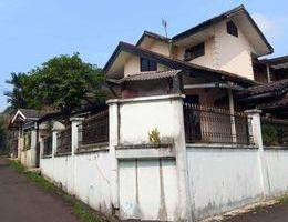 Gambar 2 Rumah 2 Lantai Butuh Renovasi SHM di Arzimar A3, Bogor