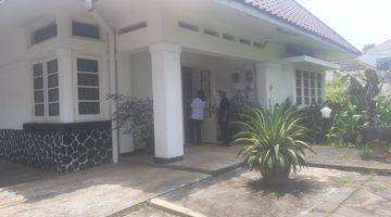 Gambar 2 RUMAH LAMA TERAWAT DI KAWASAN YANG  SANGAT TENANG