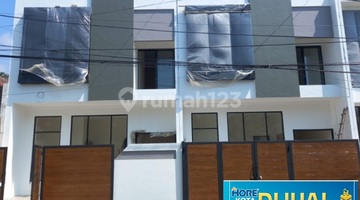 kamar tidur rumah 2 lantai baru semi
