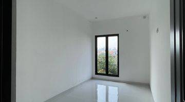 kamar tidur rumah 3 lantai mewah lux