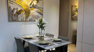 ruang makan rumah 4 lantai premium mewah