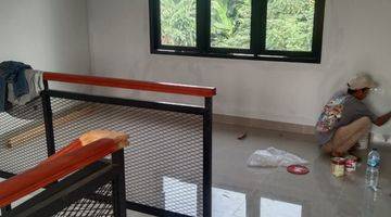 ruang keluarga rumah 2 lantai siap huni