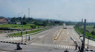 Gambar 5 Ruko Siap Pakai di Area Ciawi Depan Gerbang Tol Bocimi