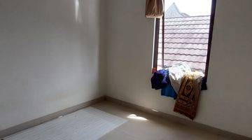 kamar tidur rumah 2 lantai baru di