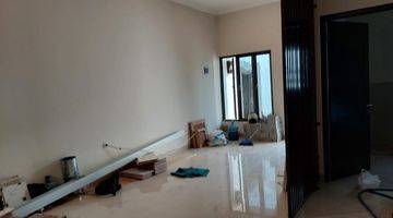 foto lainnya rumah 2 lantai baru di