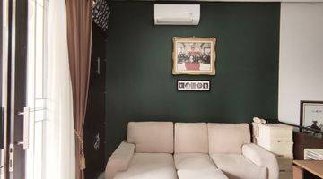 ruang tamu rumah cantik siap huni di