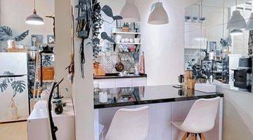 ruang makan rumah cantik semi furnished di