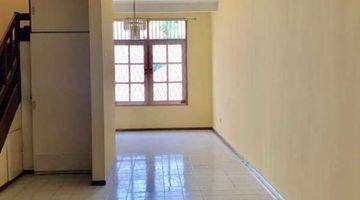 ruang keluarga rumah siap huni di sektor