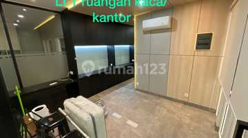 ruang tamu rumah di pantai indah kapuk