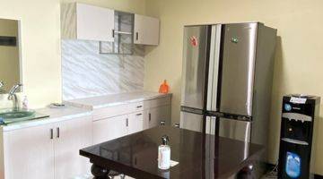 ruang makan  apartemen cbd pluit 3 kamar