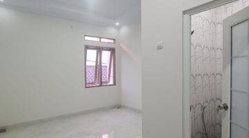 kamar tidur rumah baru modern siap huni