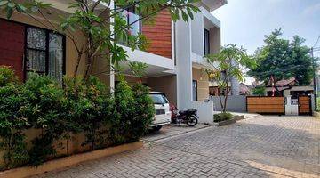 tampak depan rumah baru modern siap huni