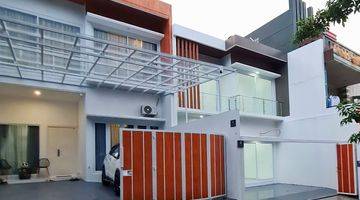 tampak depan rumah baru modern dalam komplek