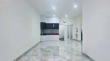 ruang tamu rumah baru modern dalam komplek