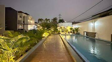 kolam renang rumah 2 lantai kolam renang