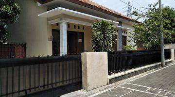 tampak depan rumah halaman luas belakang hotel