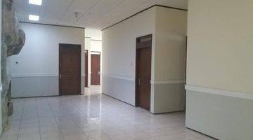 ruang keluarga hunian berada di pusat kota