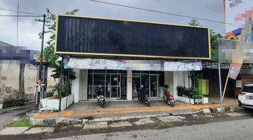 tampak depan ruang usaha tepi jalan raya