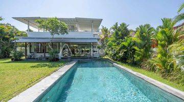 Gambar 4 2 BEDROOM VILLA ONLY 300 M FROM PERERENAN BEACH