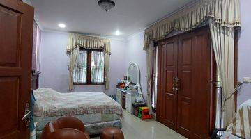 Gambar 1 Dijual Rumah Besar.  Hook. Jakarta Barat