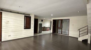 Gambar 4 Rumah Dalam Town House One Gate System Di Lebak Bulus Jakarta Selatan