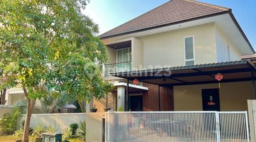 tampak depan rumah mewah graha natura blok