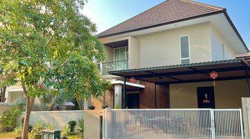tampak depan rumah mewah graha natura blok