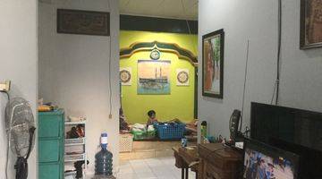 ruang keluarga rumah 2 lantai siap huni