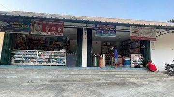 Gambar 1 Toko retail bahan bangunan 