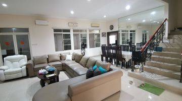 Gambar 1 Rumah 3 Lantai Bagus Semi Furnished Florence Pik